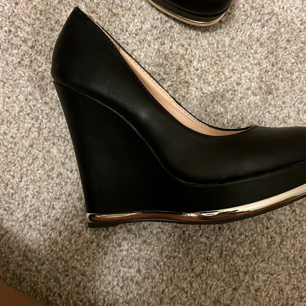 Heels - Picture 3 of 3
